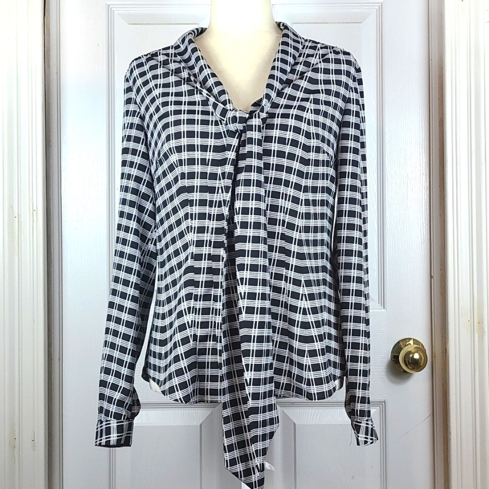 Tahari Taylored Dress Shirt With Tie Sash